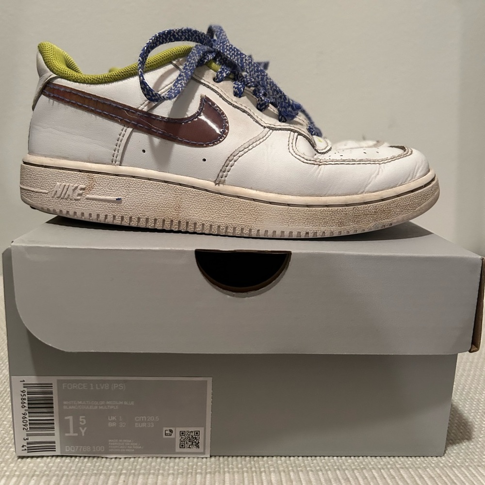 Nike Force 1 LV8 Girls Sneaker. Size 1.5 Y. White/Multi.